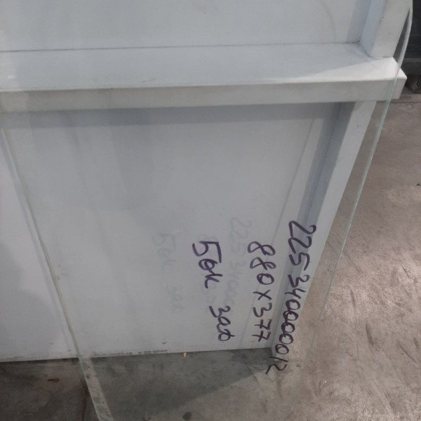 Стекло боковое заднее 225340000012